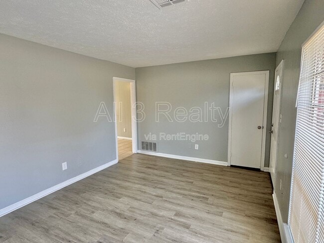 Building Photo - 3022 Montwood Dr