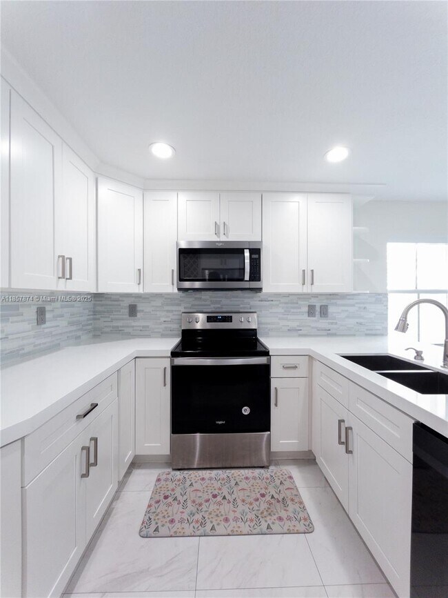 Building Photo - 16449 SW 48th Terrace