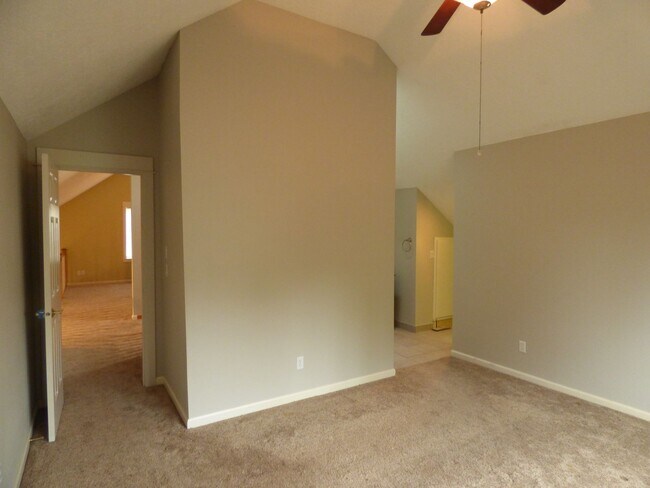 Building Photo - Rent Special: 1/2 Off First Full Month's Rent