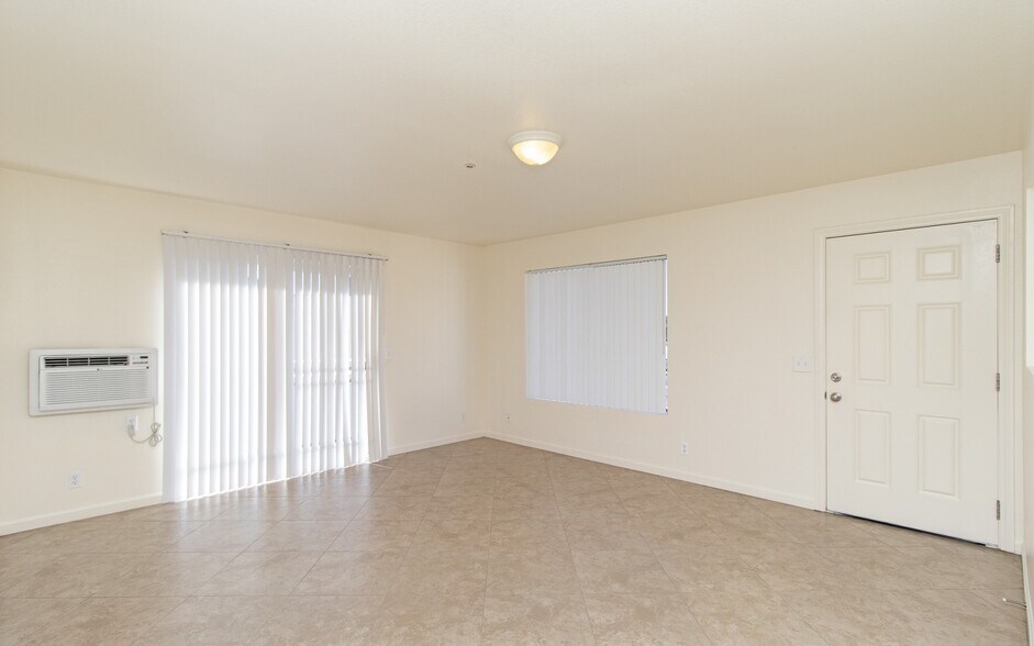 Building Photo - Parkstone Vista