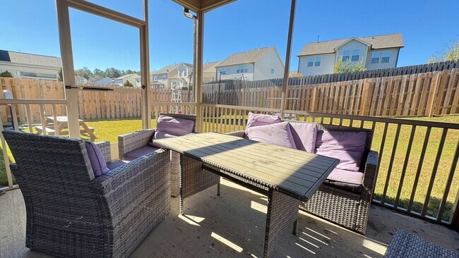 Building Photo - 1910 Pennypacker Ln