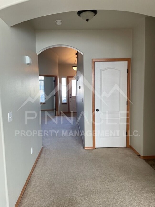Building Photo - 4 Bedroom Ellensburg Home