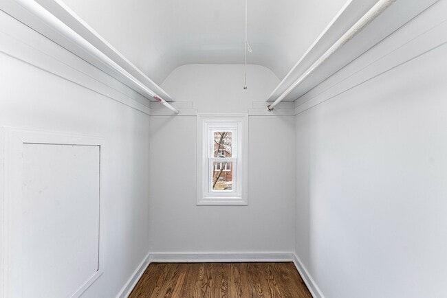 Building Photo - 2817 Maple Ave