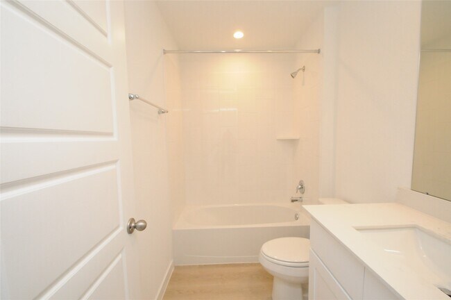 Building Photo - 1410 Island Grove Dr