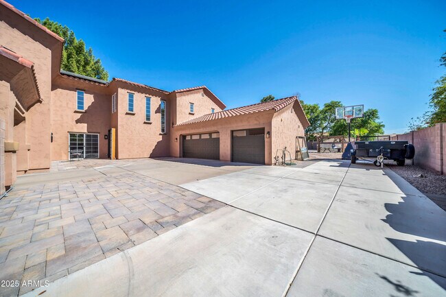 Building Photo - 7149 W Avenida Del Sol