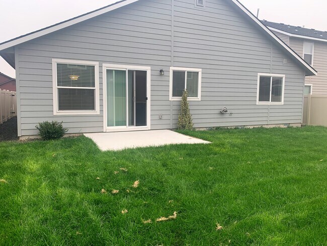 Building Photo - 624 N Scotney Ave