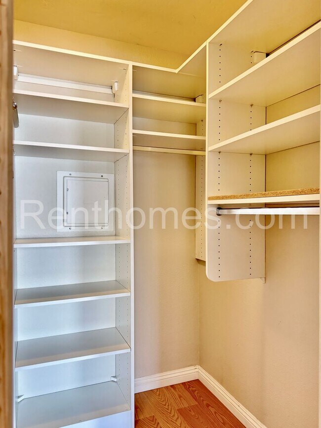 Building Photo - 8308 Regents Rd