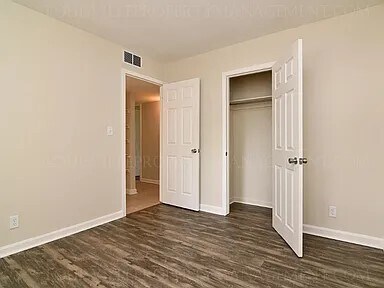 Building Photo - Alba Way
