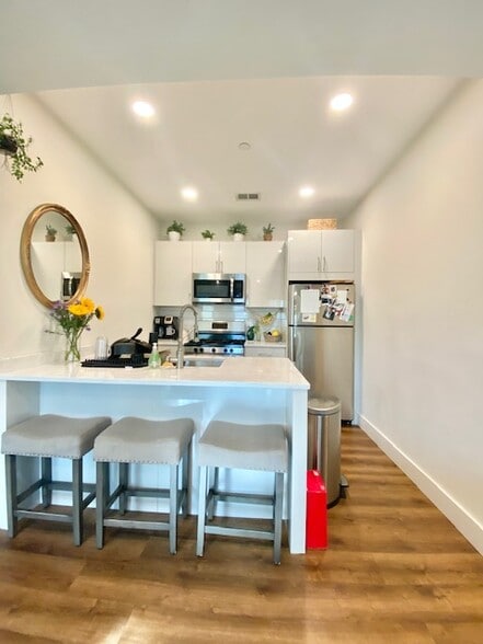 Building Photo - 843 Columbia Rd