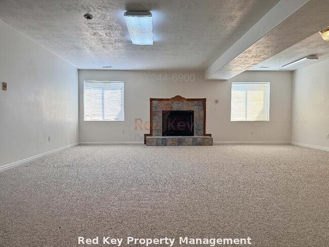 Building Photo - Breeze Cir Single Family Home
