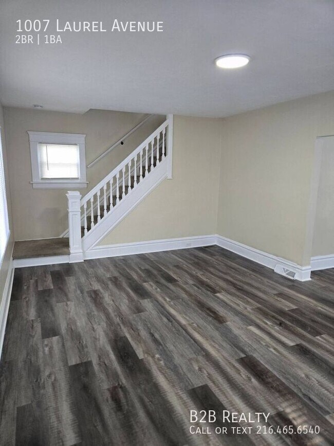 Building Photo - 1007 Laurel Ave