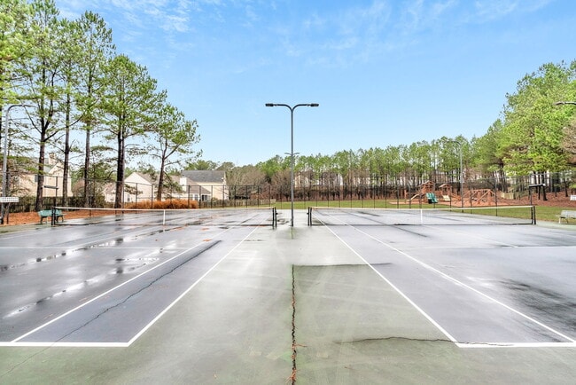 Building Photo - 241 Village Square Dr