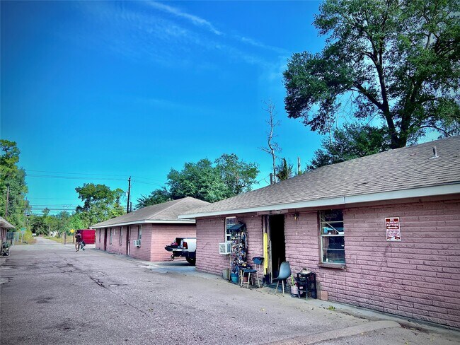 Building Photo - 1825 W Little York Rd