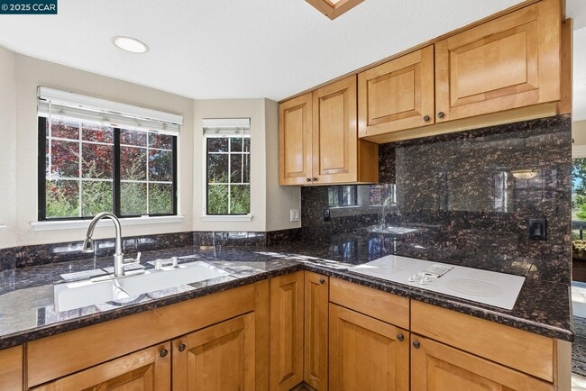 Building Photo - 121 Haslemere Ct