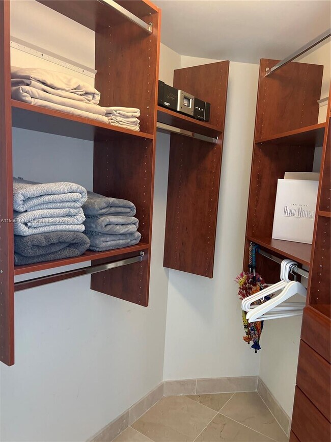 Building Photo - 333 Las Olas Way