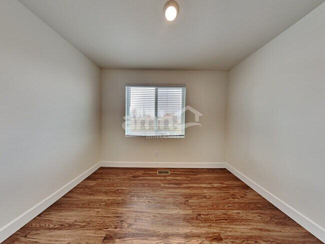 Building Photo - 19215 15th Ave Ct E