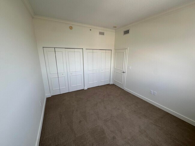 Building Photo - 1551 N Flagler Dr