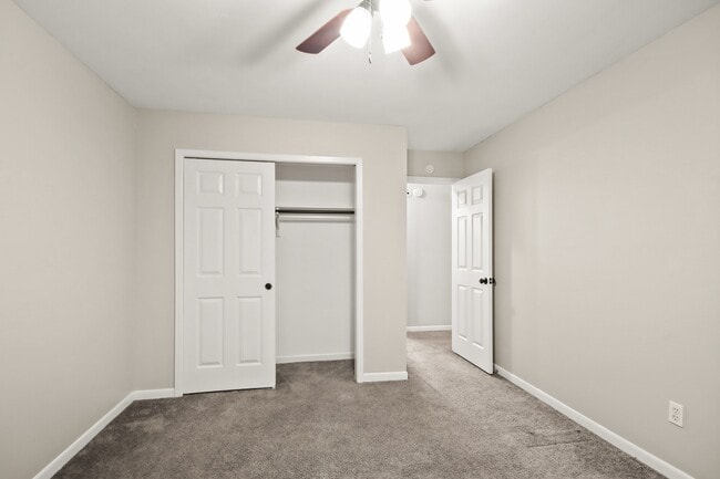 Building Photo - 7812 Theissetta Dr