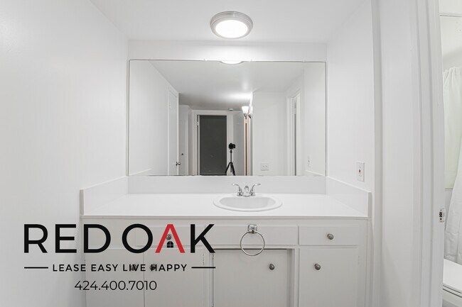 Building Photo - 4433 Colbath Ave