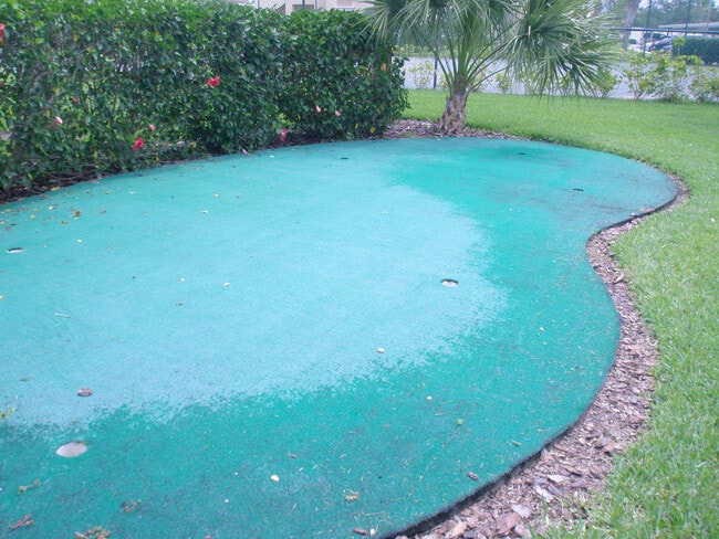 Building Photo - Annual, Unfurnished, ground floor remodeled condo in gated community downtown Sarasota.