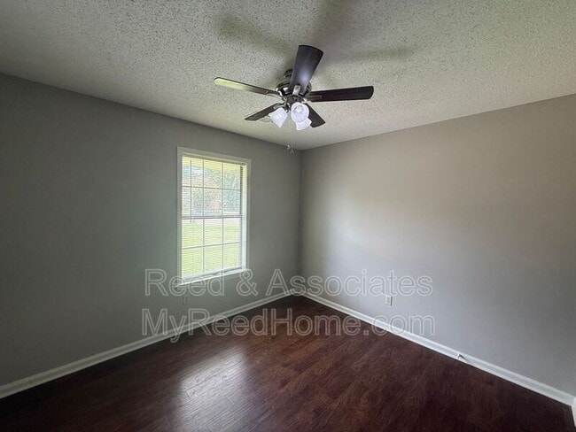 Building Photo - 6935 Hillindale Dr