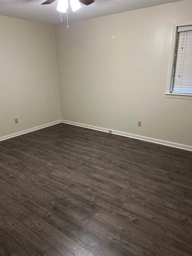 Building Photo - 2752 Satellite St