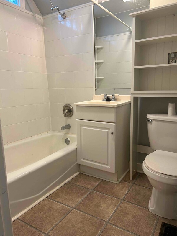 Building Photo - 110 Trowbridge St NE