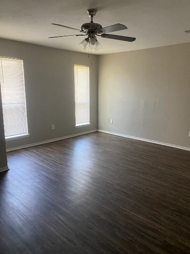 Building Photo - Charming 3-Bed, 2-Bath OKC Home with Fence...