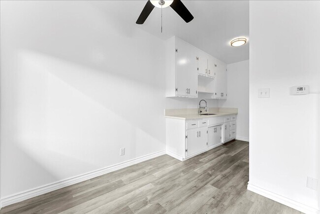 Building Photo - 2464 Penmar Ave