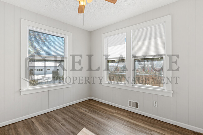 Building Photo - 317 W Kinkaid Ave