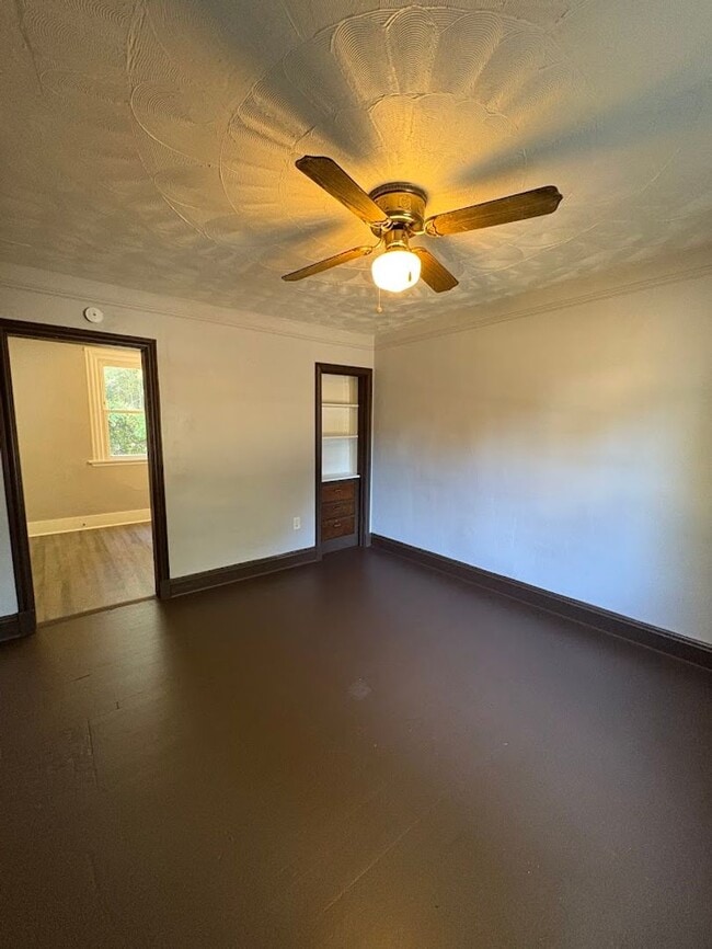 Building Photo - Three bedroom two bathroom home for rent