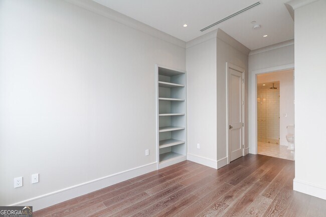 Building Photo - 3376 Peachtree Rd NE