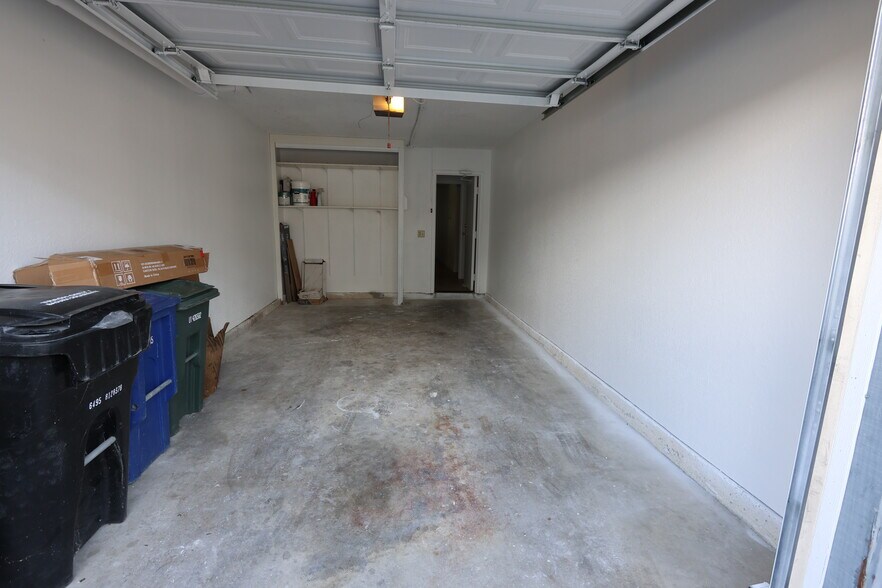 Building Photo - 4034 Nobel Dr