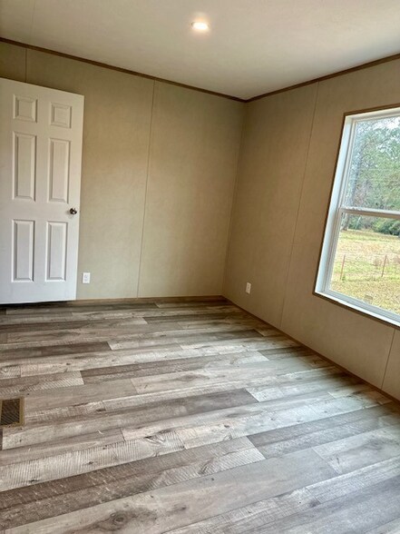 Building Photo - 2103 Terrys Creek Rd