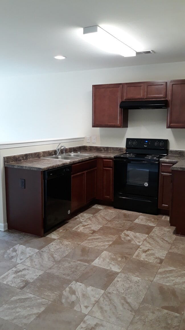 Building Photo - 2414