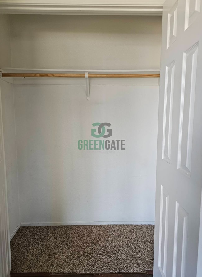 Building Photo - NOW AVAILABLE! Make this spacious 3 bedroo...