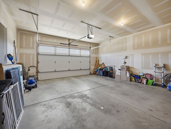 Building Photo - 5029 Long Dr