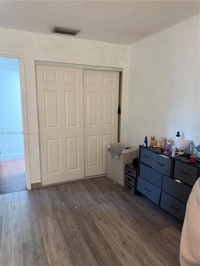 Building Photo - 1850 NW 22nd Ct