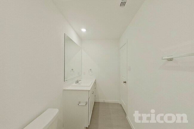 Building Photo - 814 Ginkgo Wy