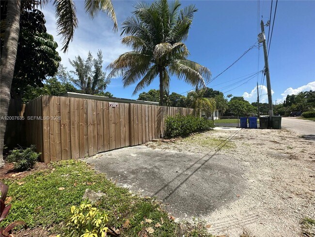 Building Photo - 1140 NE 1st Ave.