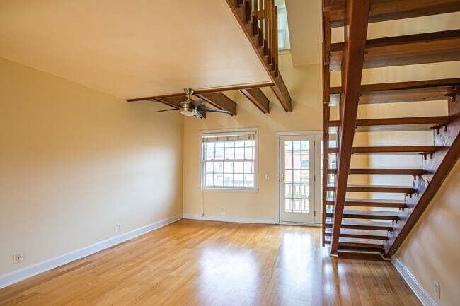 Building Photo - Charming Condo in Historic San Marco with River Views