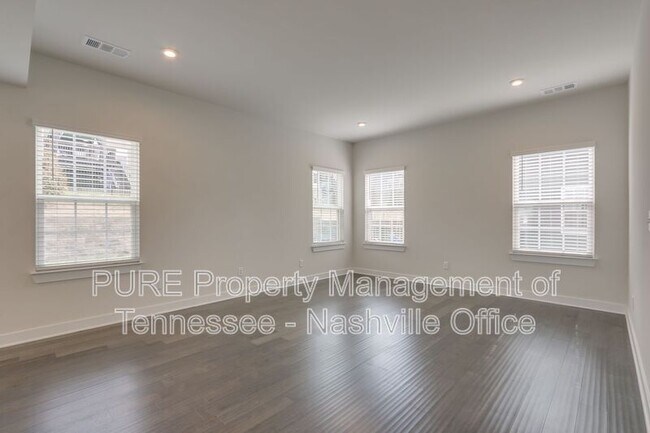 Building Photo - 2102 Morton Dr