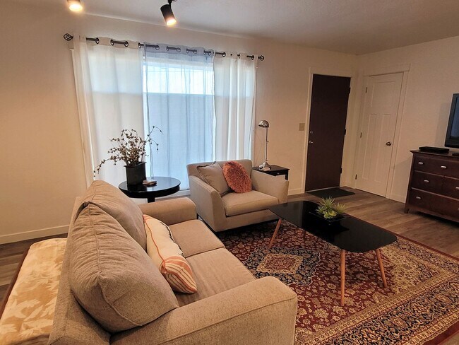 Building Photo - 824 NE 4th St