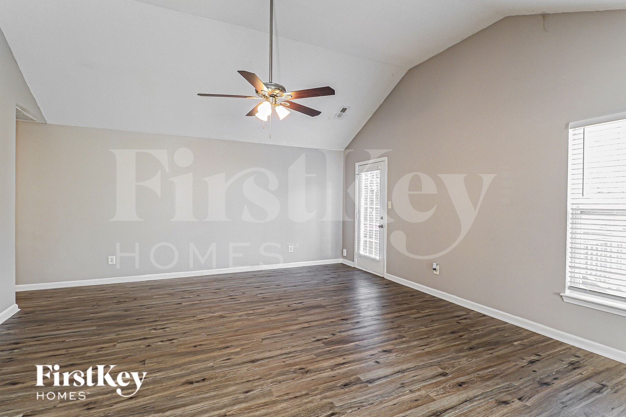Building Photo - 933 Milkwood Ln
