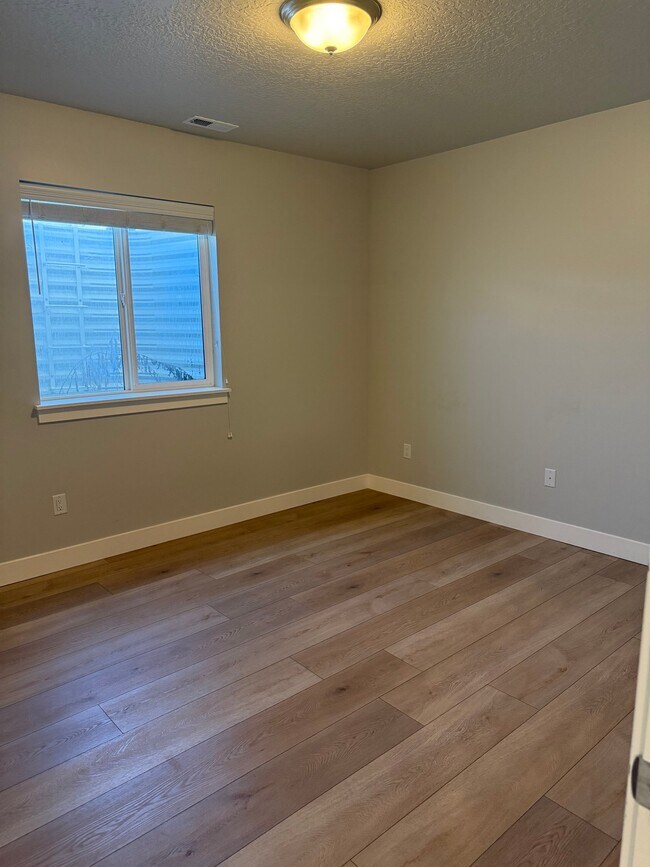 Building Photo - 204 W 480 S