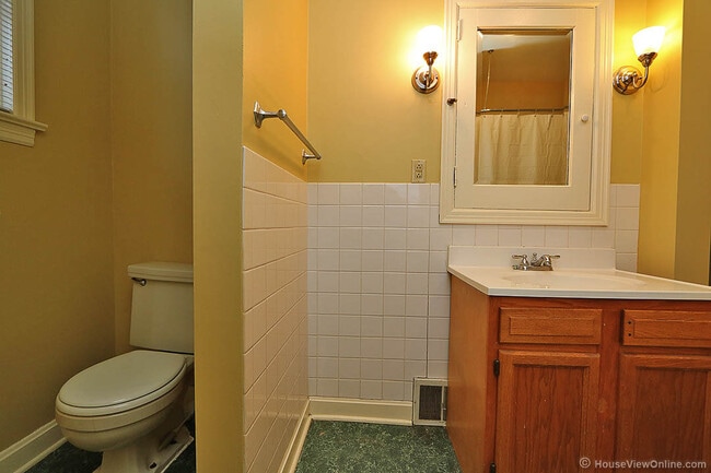 Building Photo - Three Story House Close to SEMO - June 2026- May 2027 Lease