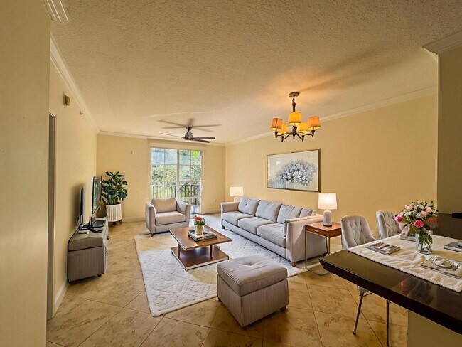Building Photo - 580 S Sapodilla Ave