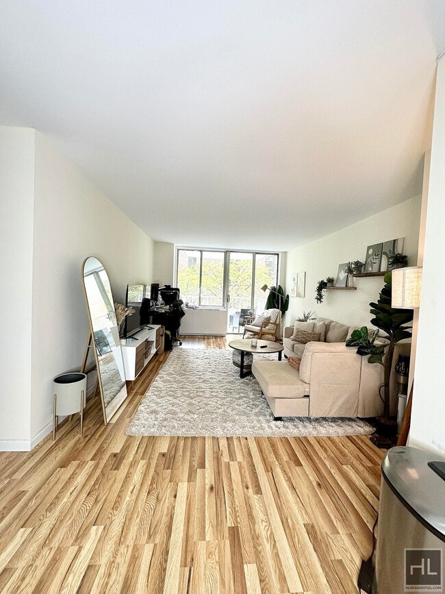 Building Photo - 220 EAST 65 STREET