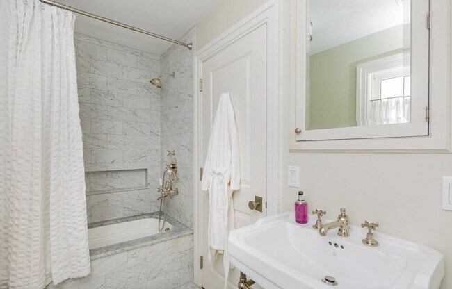 Building Photo - 63 Meadowmere Pl