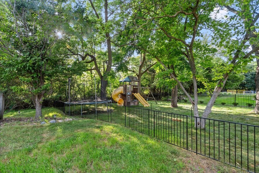Building Photo - 5476 Van Ness Dr